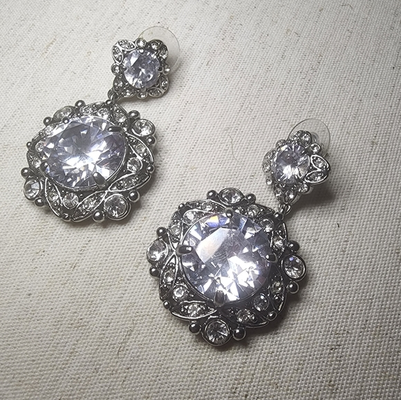 Ann Taylor Earrings - Picture 1 of 1
